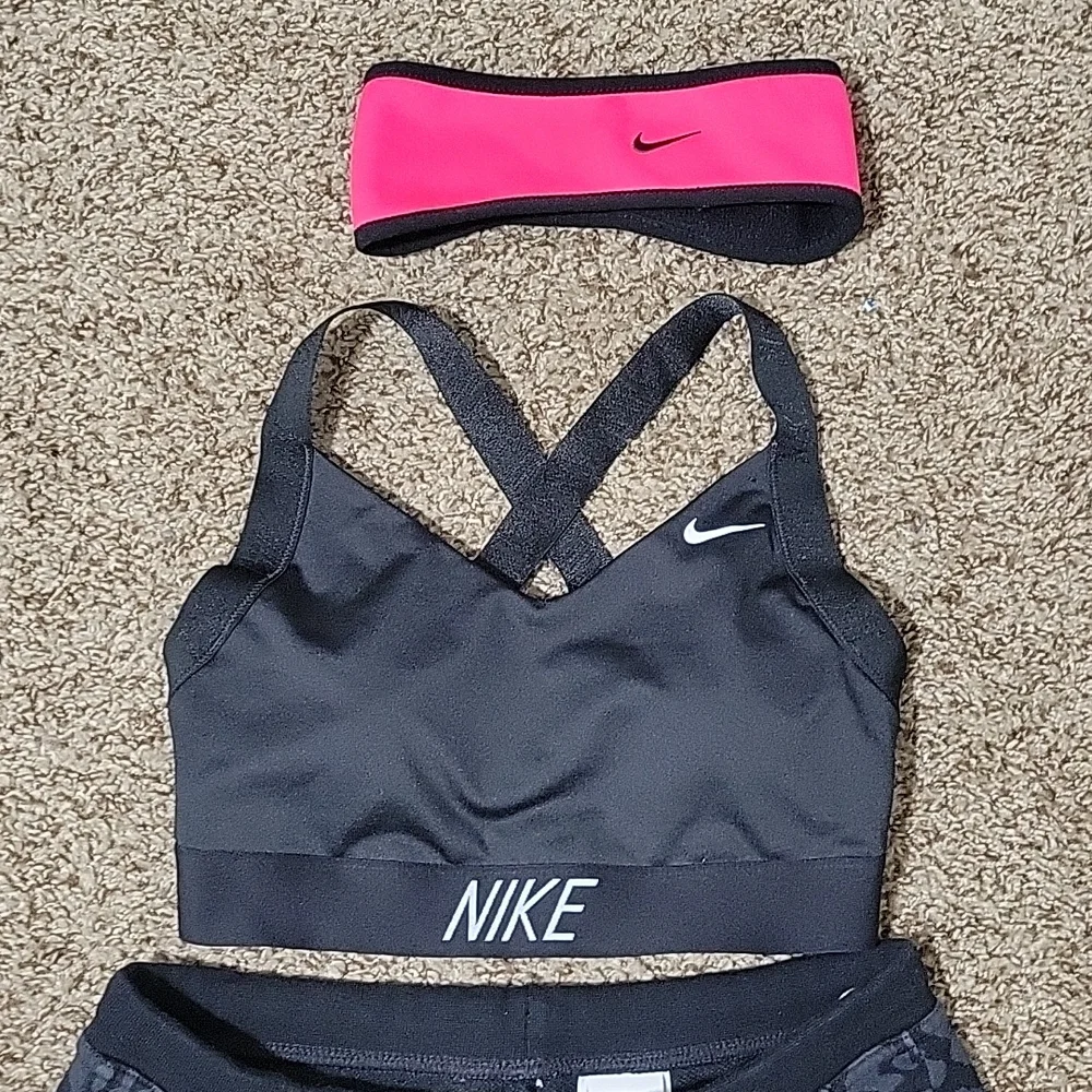 Set of Nike Women's Sz S - Picture 2 of 14